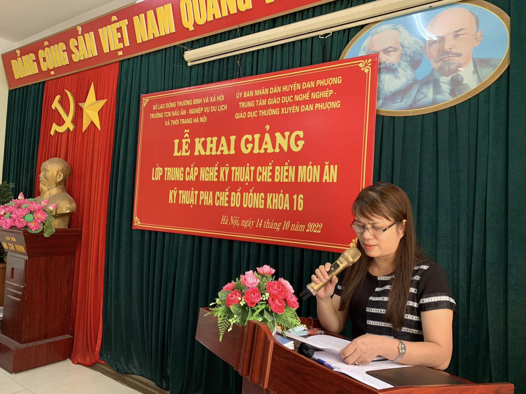 Lễ khai giảng lớp Kỹ thuật chế biến món ăn NA4-K16, NA6-K16, NA7-K16, NA8- K16 Kỹ thuật pha chế đồ uống  PC3-K16, PC4 - K16 