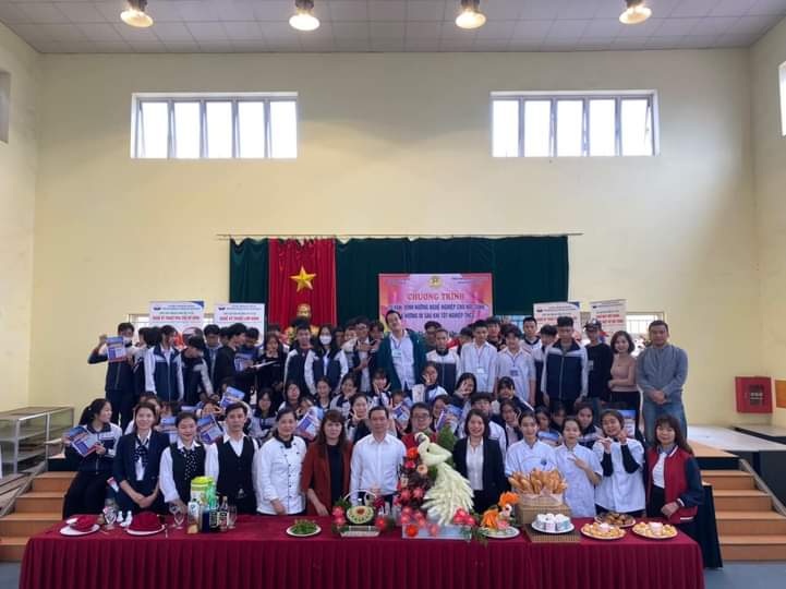 TƯ VẤN ĐỊNH HƯỚNG NGHỀ NGHIỆP CHO HỌC SINH TRƯỜNG THCS SƠN LỘC- 3.2023