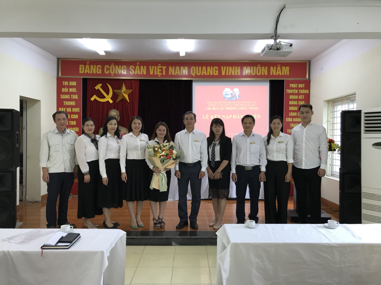 KẾT NẠP ĐẢNG VIÊN MỚI - CHI BỘ CÁC PHÒNG CHỨC NĂNG THÁNG 10.2020