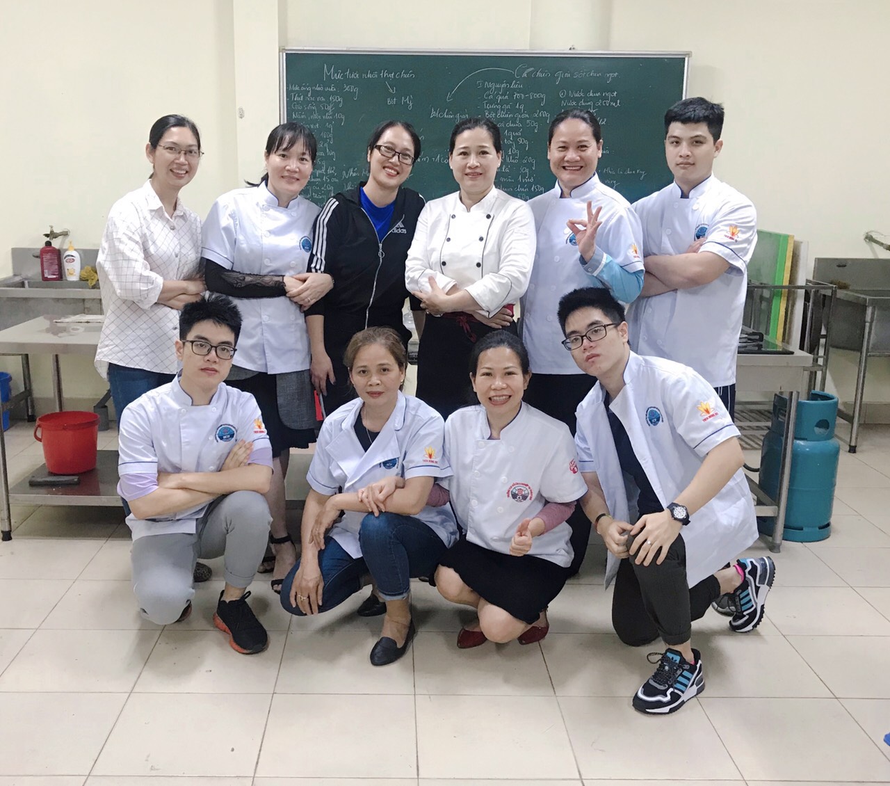 LỚP NH. NẤU ĂN Á- K14